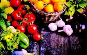 Verdure fresche e alimenti naturali utili per depurare il fegato e contrastare il fegato grasso con una dieta ricca di antiossidanti